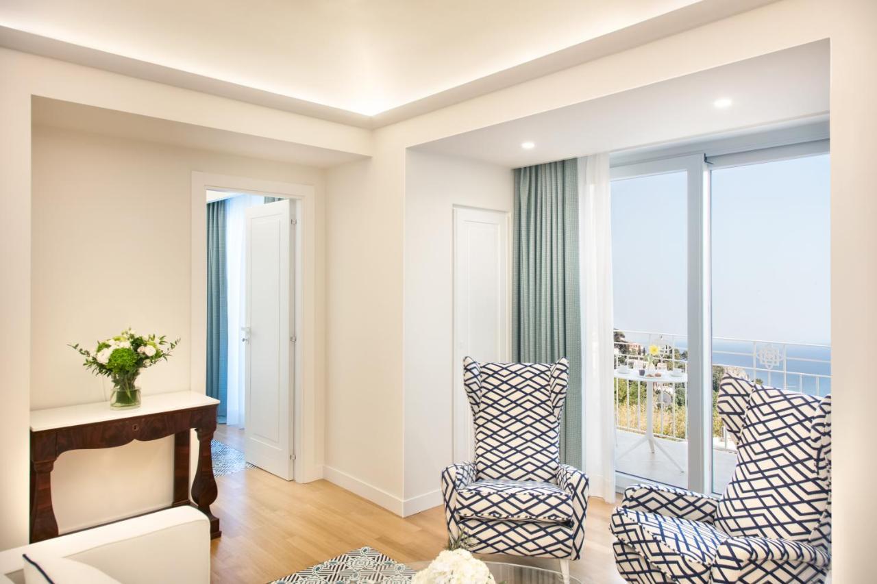 One-Bedroom Capri King Suite with Balcony and Sea View