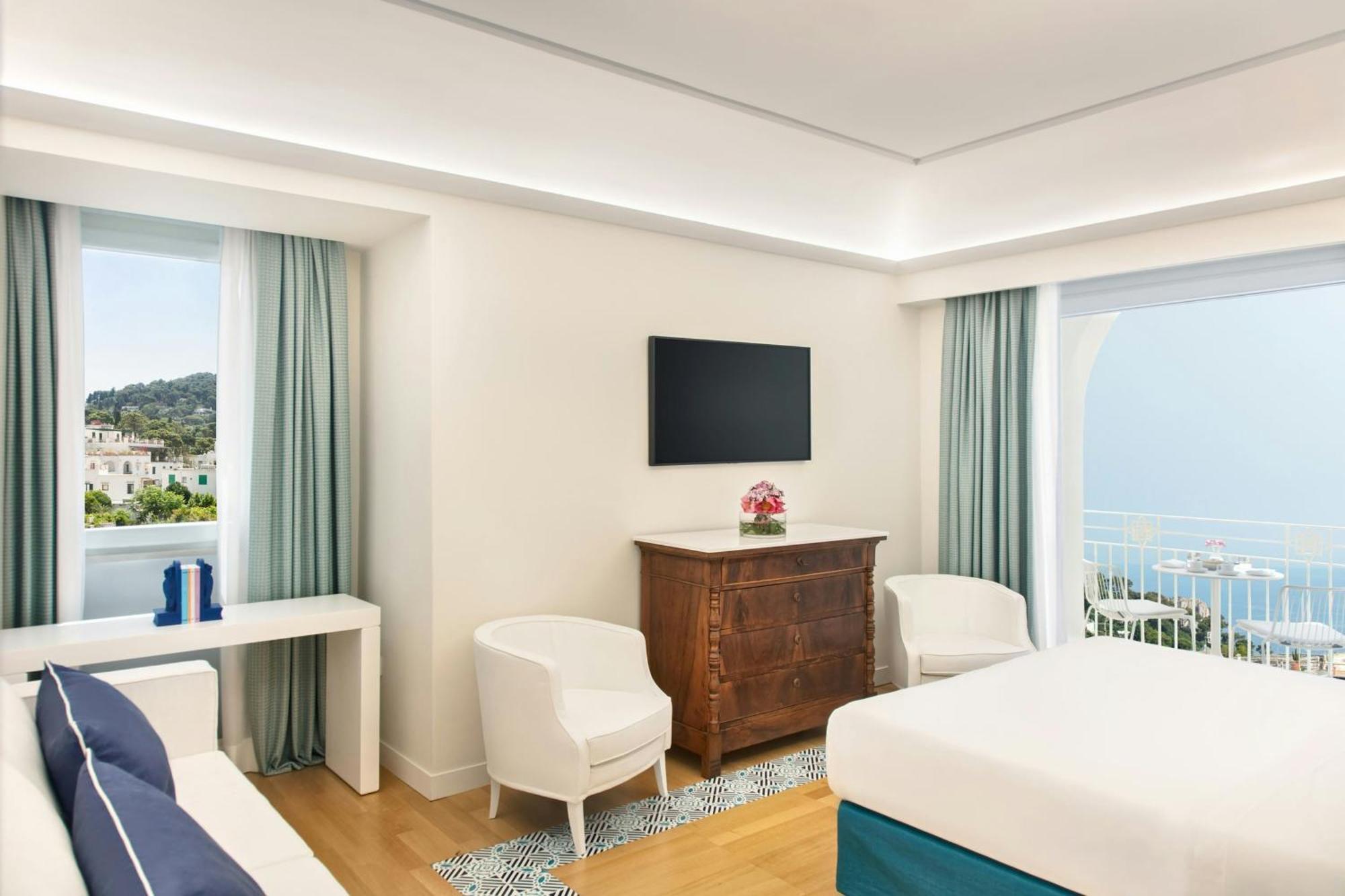 Capri Junior King Suite with Balcony and Sea View