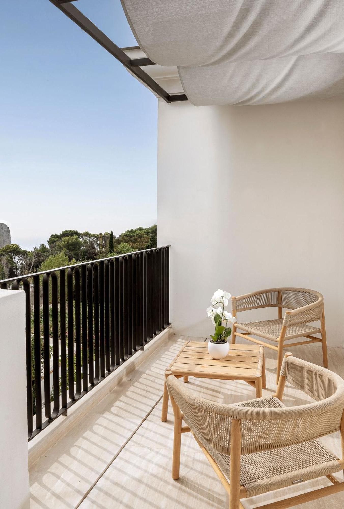 Deluxe Double Room Balcony Lateral Sea View